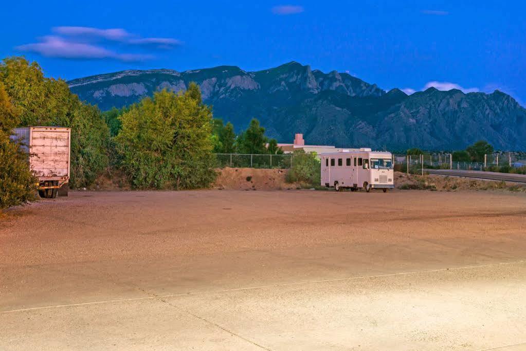 Super 8 By Wyndham Bernalillo Exterior foto
